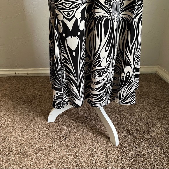 Taylor Sleeveless V Neck Twisted Waist Dress Plus Size 22W Black White - Picture 11 of 15